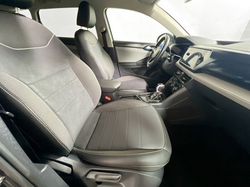 Used 2024 Volkswagen Taos SE image 31