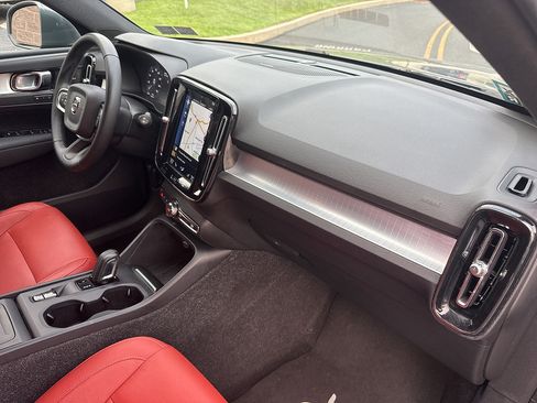 Used 2019 Volvo XC40 T5 Momentum AWD/4WD image 37