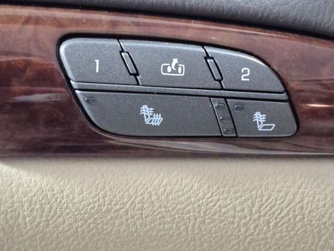 Used 2010 Buick Lucerne CXL FWD image 16