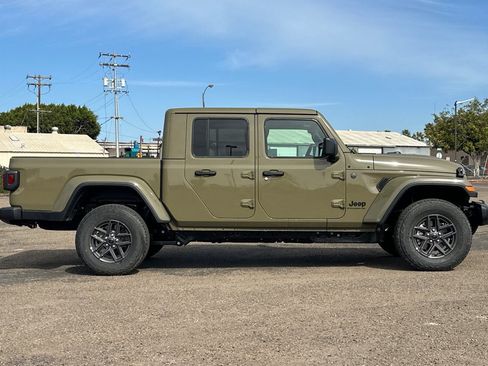 New 2026 Jeep Gladiator Sport image 3