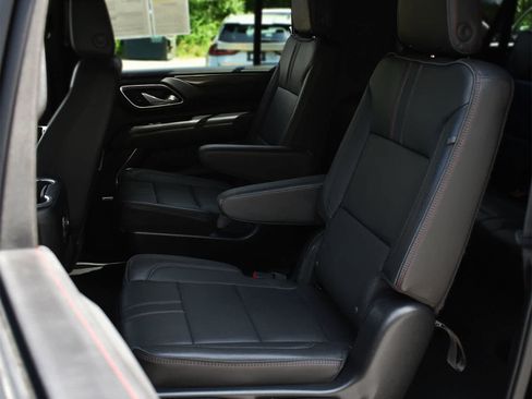 Used 2022 Chevrolet Suburban RST w/ Sport Performance Package AWD/4WD image 12