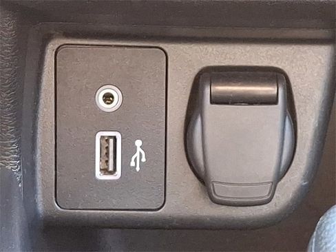 Used 2022 Nissan Versa S image 23