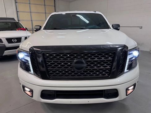 Used 2019 Nissan Titan SV w/ SV Convenience Package RWD image 9