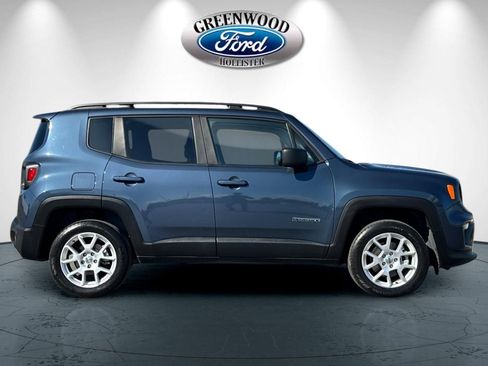 Used 2022 Jeep Renegade Latitude image 3