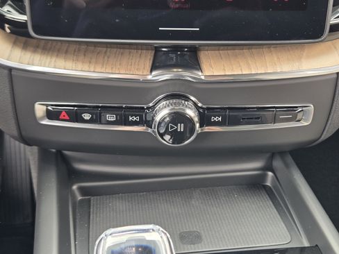 Used 2026 Volvo XC60 B5 Core AWD/4WD image 18