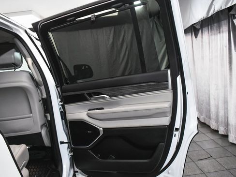 Used 2022 Jeep Wagoneer Series III w/ Premium Group I image 14