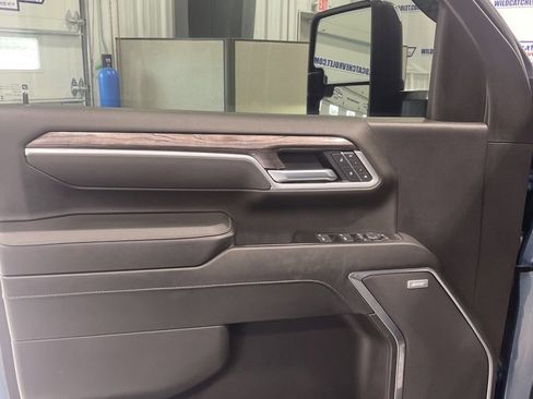 Used 2025 Chevrolet Silverado 2500 LTZ w/ LTZ Plus Package image 20