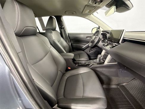 Certified 2025 Toyota Corolla Cross XLE FWD image 36