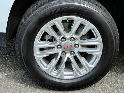 Used 2024 GMC Yukon SLT image 5