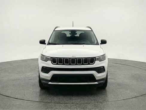 Used 2025 Jeep Compass Latitude image 2