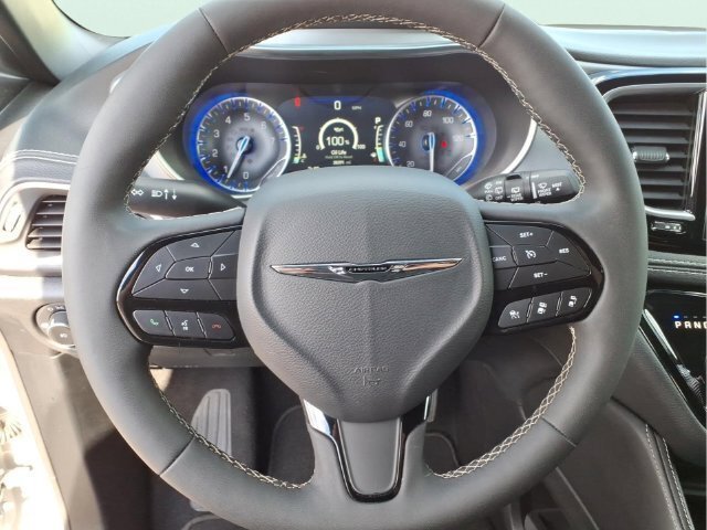 Used 2026 Chrysler Pacifica Limited w/ S Appearance Package FWD image 20
