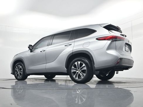 Used 2021 Toyota Highlander XLE image 51