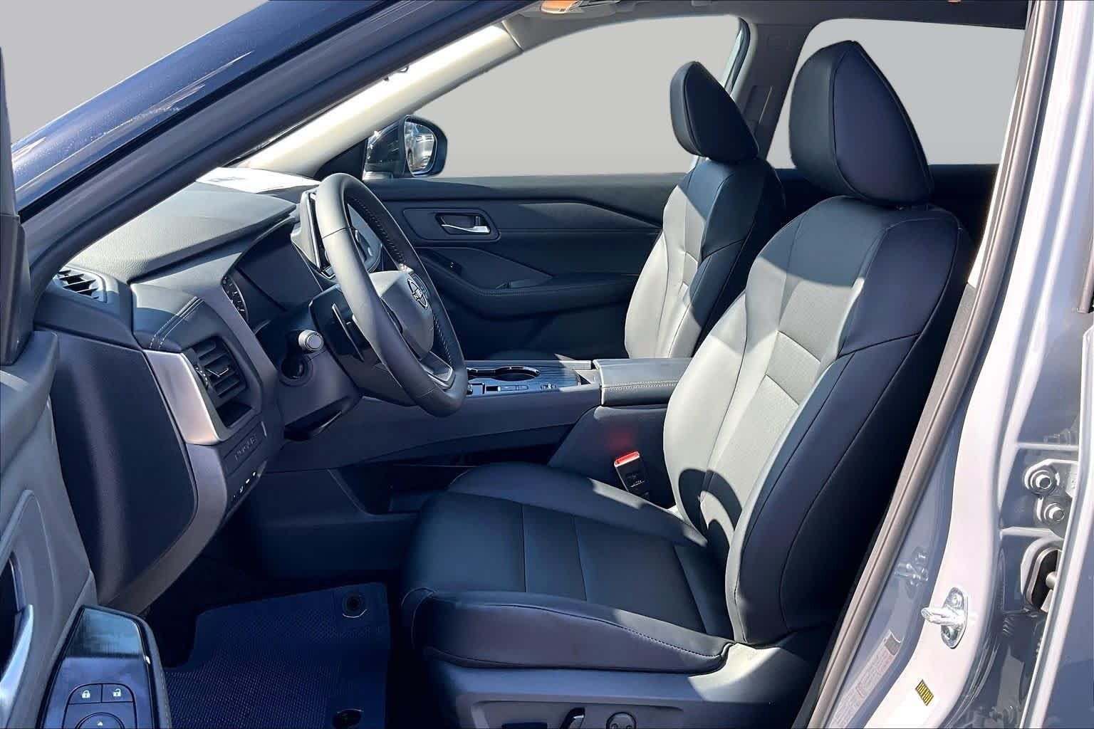 New 2027 Nissan Rogue SV FWD image 9