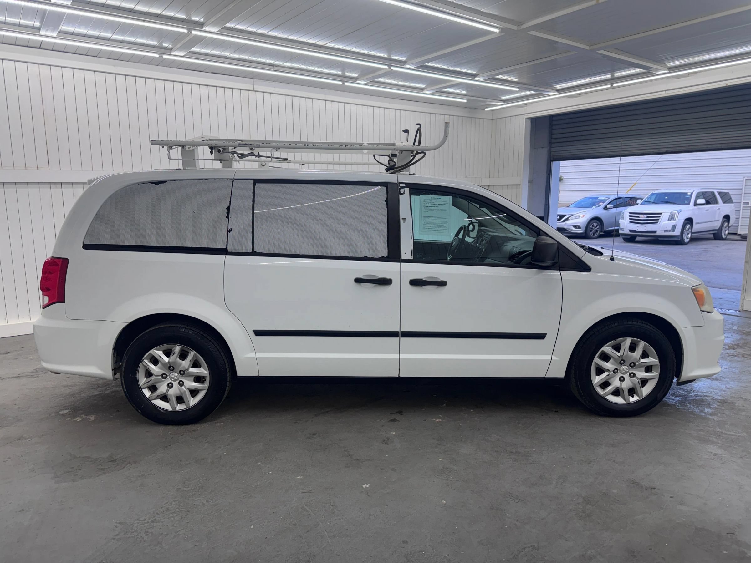Used 2014 RAM C/V Tradesman w/ UConnect Hands-Free Group FWD image 4