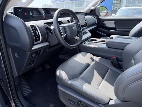 Used 2025 Ford Expedition Active AWD/4WD image 25