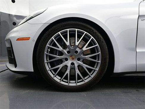 Used 2025 Porsche Panamera 4 image 6