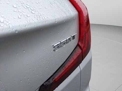 Used 2022 Cadillac XT4 Premium Luxury w/ Safety Alert Package image 15