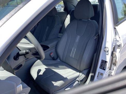 Used 2024 Hyundai Elantra SEL FWD image 13