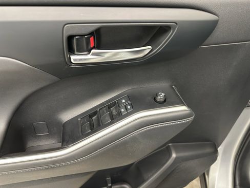 Used 2022 Toyota Highlander XLE image 20