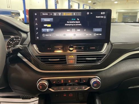 Used 2023 Nissan Altima 2.5 SR w/ SR Premium Package AWD/4WD image 8