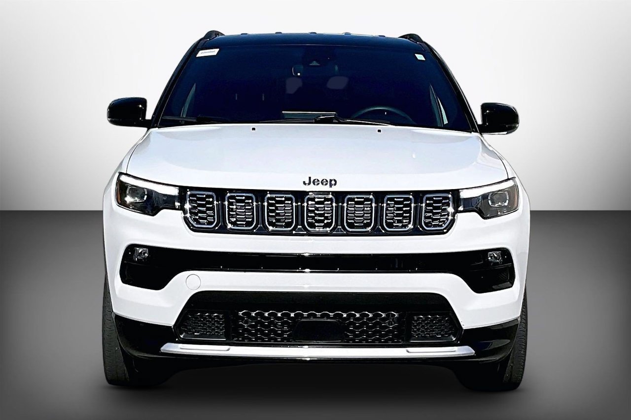 Used 2024 Jeep Compass Limited w/ Elite Group AWD/4WD image 3