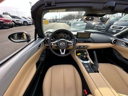 Used 2025 MAZDA MX-5 Miata RF Grand Touring image 15