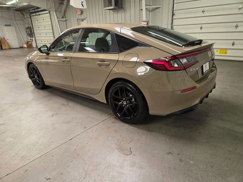 Used 2025 Honda Civic Sport image 4