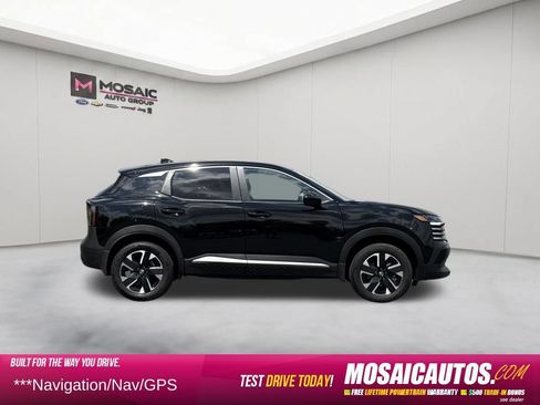 Used 2025 Nissan Kicks SV AWD/4WD image 8