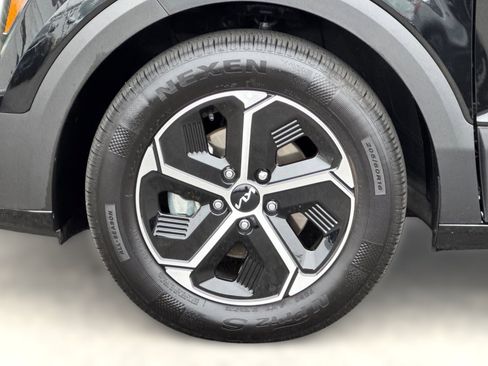 Used 2024 Kia Niro LX FWD image 11