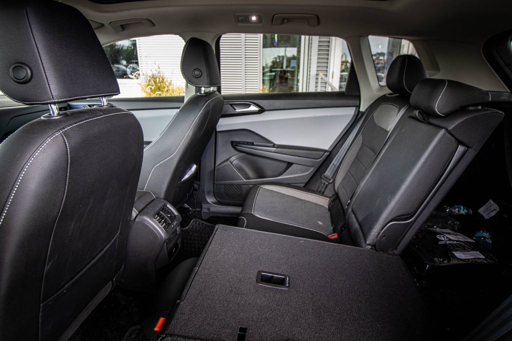 Certified 2023 Volkswagen Taos SE w/ Panoramic Sunroof Package FWD image 26