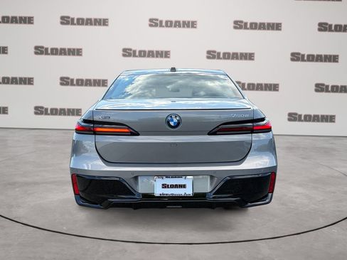 Used 2026 BMW 750e xDrive AWD/4WD image 4