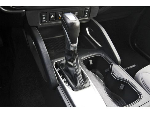 Used 2022 Nissan Frontier SV image 28