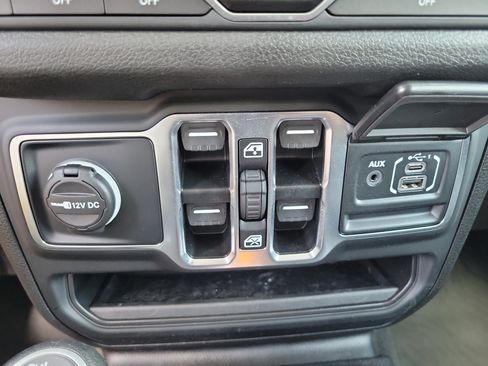 Used 2025 Jeep Wrangler Unlimited Sport AWD/4WD image 27