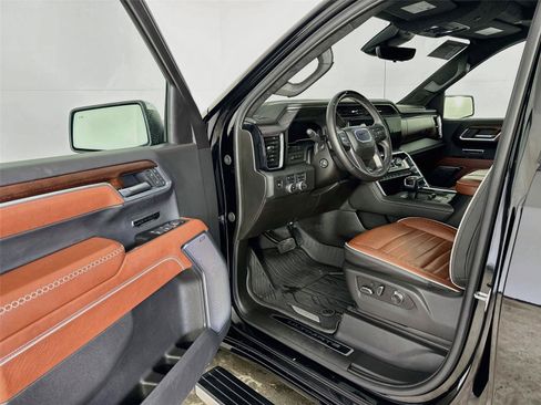 Used 2025 GMC Sierra 1500 Denali Ultimate AWD/4WD image 3