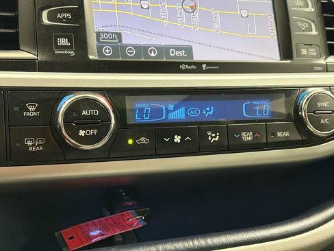 Used 2014 Toyota Highlander Limited FWD image 21