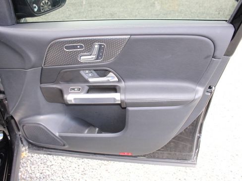 Used 2024 Mercedes-Benz GLB 250 image 20