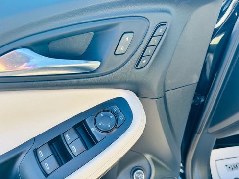 Used 2024 Buick Encore GX Avenir w/ Avenir Convenience Package image 17