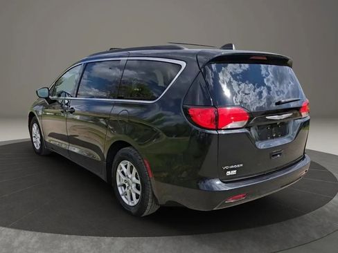 Used 2021 Chrysler Voyager Lxi FWD image 5