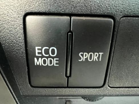 Used 2015 Toyota RAV4 LE AWD/4WD image 19