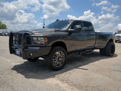 Used 2024 RAM 3500 Big Horn w/ Night Edition AWD/4WD image 6