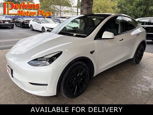 Used 2023 Tesla Model Y Long Range AWD/4WD image 1