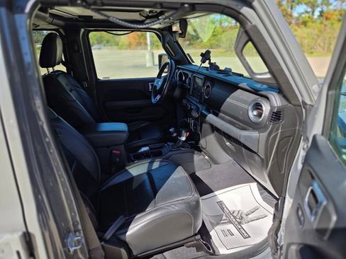 Used 2018 Jeep Wrangler Unlimited Sahara w/ Quick Order Package 24M Moab image 16