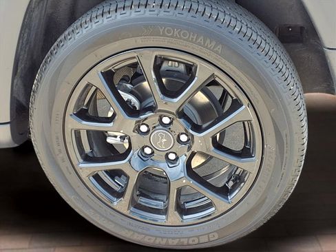 Used 2025 Jeep Compass Latitude w/ Altitude Special Edition image 32