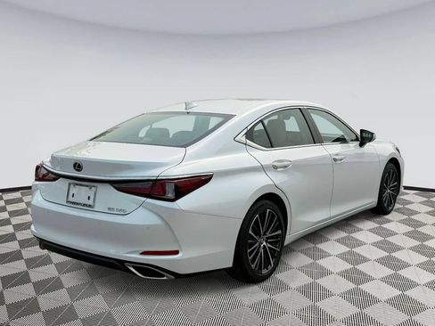 Used 2025 Lexus ES 350 w/ Premium Package FWD image 2