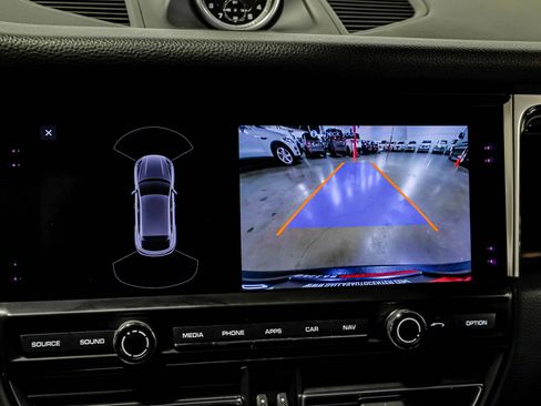Used 2021 Porsche Macan image 17