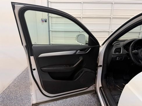 Used 2018 Audi Q3 2.0T Premium w/ Convenience Package AWD/4WD image 19