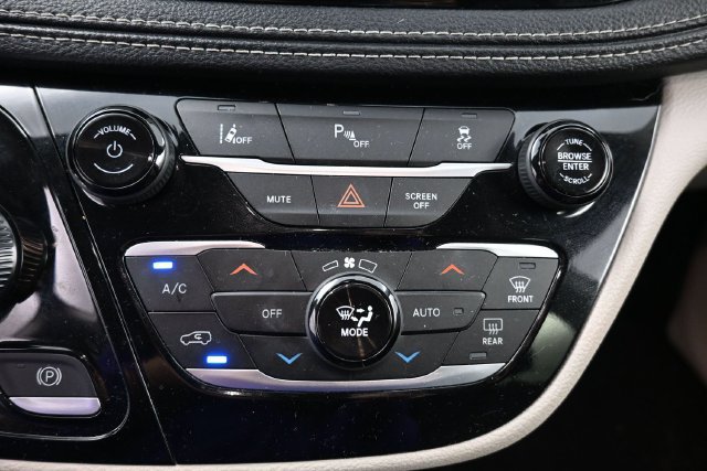 Used 2024 Chrysler Pacifica Limited FWD image 20