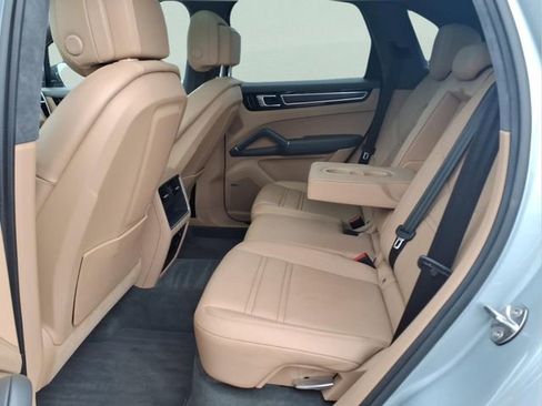 Used 2021 Porsche Cayenne GTS AWD/4WD image 21