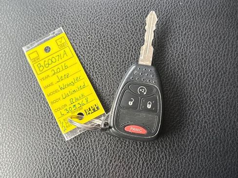 Used 2016 Jeep Wrangler Unlimited Sahara w/ Connectivity Group image 23