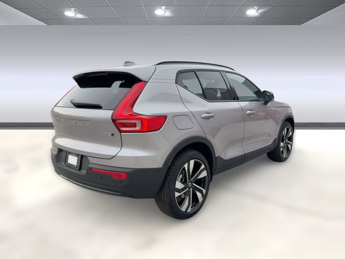 New 2026 Volvo XC40 B5 Ultra w/ Climate Package image 9